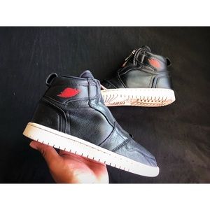 Nike Air Jordan 1 High Zip Premium 2018 AT0575-006
Women’s Size 7-Black/Gym Red